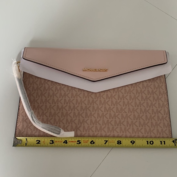 Michael Kors Clutch: Pale Pink - Picture 2 of 5